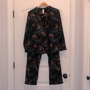 Pajama set, size medium, soft cotton, EUC